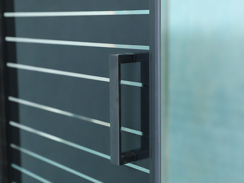 Štvorcový posuvný sprchový kút SQ čierny hliníkový profil s rukoväťou s dvojitými otvormi Štvorcový posuvný sprchový kút SQ čierny hliníkový profil s rukoväťou s dvojitými otvormi