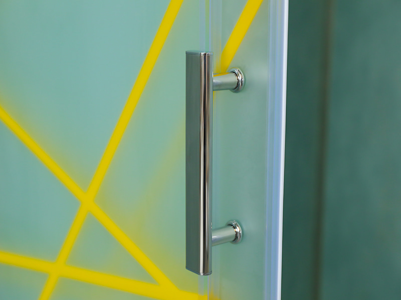 RE posuvný sprchový kút, matné tvrdené sklo s potlačou, zlatý hliníkový profil, rukoväť s dvojitými otvormi, s podnosom RE posuvný sprchový kút, matné tvrdené sklo s potlačou, zlatý hliníkový profil, rukoväť s dvojitými otvormi, s podnosom