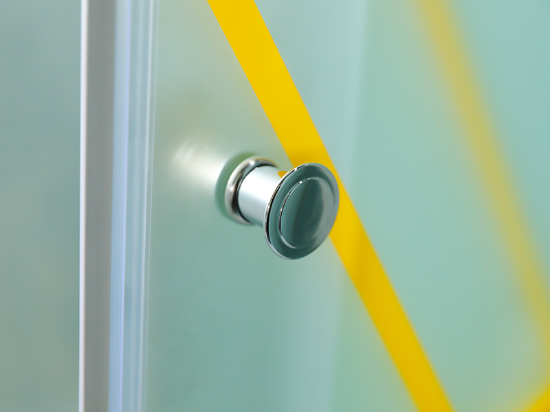 RE posuvný sprchový kút, matné tvrdené sklo s potlačou, zlatý hliníkový profil, rukoväť s dvojitými otvormi, s podnosom RE posuvný sprchový kút, matné tvrdené sklo s potlačou, zlatý hliníkový profil, rukoväť s dvojitými otvormi, s podnosom