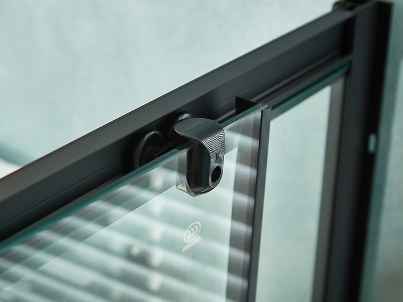 Sprchový kút SQ posuvný, číre tvrdené sklo, čierny hliníkový profil, rukoväť s dvojitými otvormi, s podnosom Sprchový kút SQ posuvný, číre tvrdené sklo, čierny hliníkový profil, rukoväť s dvojitými otvormi, s podnosom