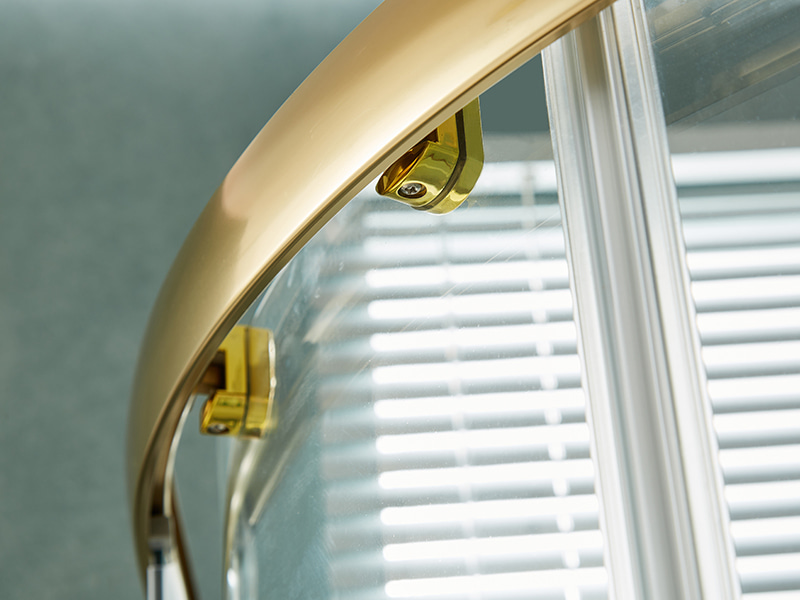 Posuvný sprchový kút SE, číre tvrdené sklo, zlatý hliníkový profil, rukoväť s dvojitými otvormi, bez vaničky Posuvný sprchový kút SE, číre tvrdené sklo, zlatý hliníkový profil, rukoväť s dvojitými otvormi, bez vaničky