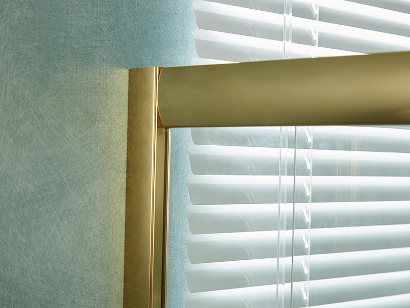 Posuvný sprchový kút SE, číre tvrdené sklo, zlatý hliníkový profil, rukoväť s dvojitými otvormi, bez vaničky Posuvný sprchový kút SE, číre tvrdené sklo, zlatý hliníkový profil, rukoväť s dvojitými otvormi, bez vaničky