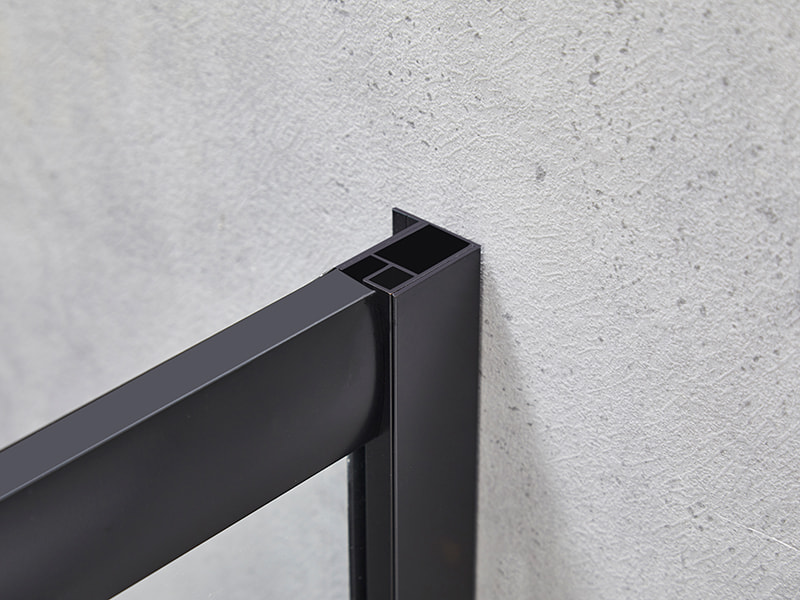 Posuvný sprchový kút SE, číre tvrdené sklo, čierny hliníkový profil, rukoväť s dvojitými otvormi, bez vaničky Posuvný sprchový kút SE, číre tvrdené sklo, čierny hliníkový profil, rukoväť s dvojitými otvormi, bez vaničky