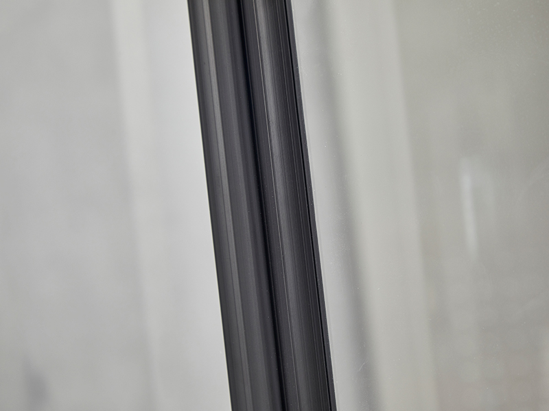 Posuvný sprchový kút SE, číre tvrdené sklo, čierny hliníkový profil, rukoväť s dvojitými otvormi, bez vaničky Posuvný sprchový kút SE, číre tvrdené sklo, čierny hliníkový profil, rukoväť s dvojitými otvormi, bez vaničky