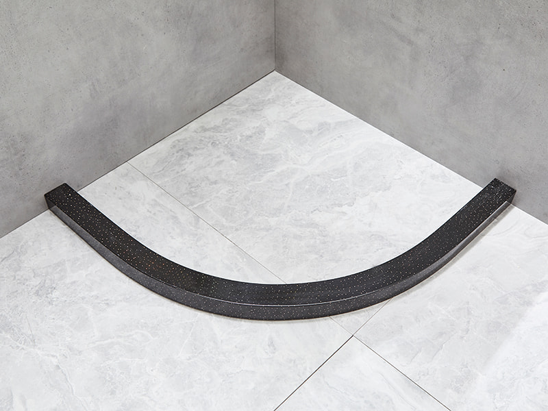 Posuvný sprchový kút SE, číre tvrdené sklo, čierny hliníkový profil, rukoväť s dvojitými otvormi, bez vaničky Posuvný sprchový kút SE, číre tvrdené sklo, čierny hliníkový profil, rukoväť s dvojitými otvormi, bez vaničky